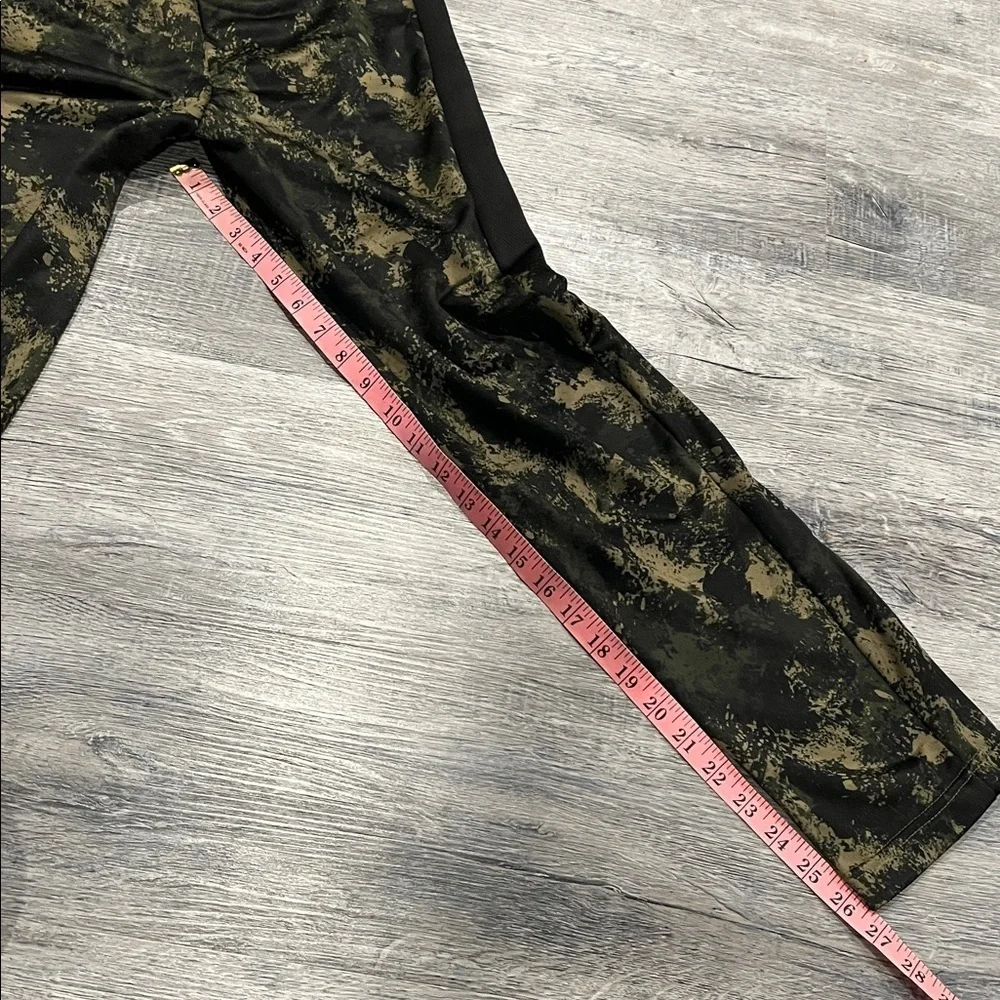 Old Navy Go-Dry Techie Fleece pants in a camouflage print XL (12) boys